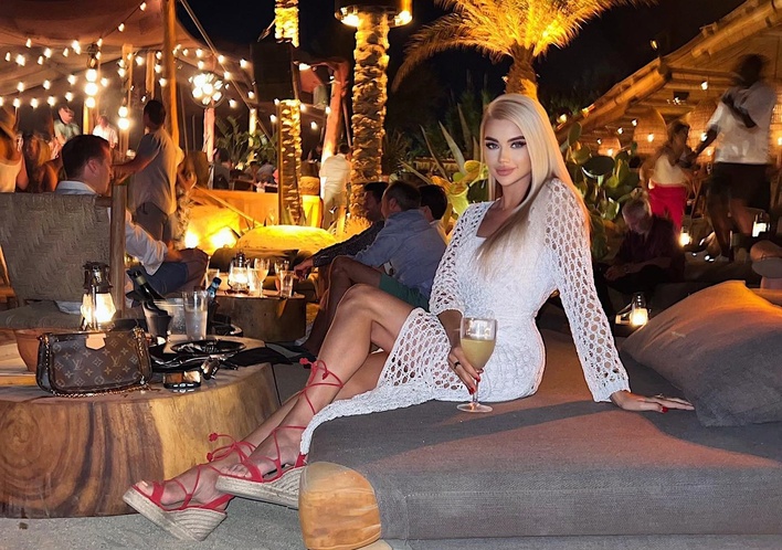 Znana gwiazdeczka disco polo w kuszącej stylizacji! Gorące kadry rozpalają zmysły!