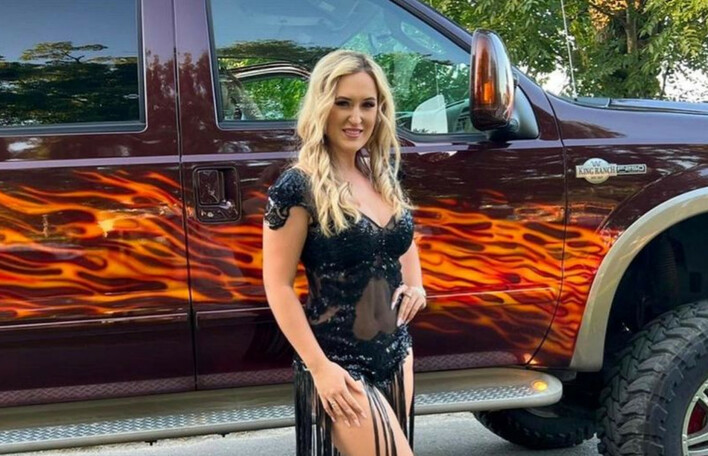 Znana wokalistka disco polo czule obejmuje męża! Gwiazda obsypała publicznie ukochanego pocałunkami! Znamy powód jej radosnej reakcji! 