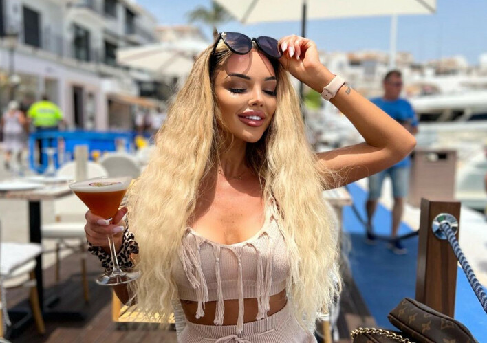 Znana wokalistka disco polo pręży ciało w samej bieliźnie i pończochach! Śliczna Nici Queen poszła rozgrzała internautów do czerwoności!
