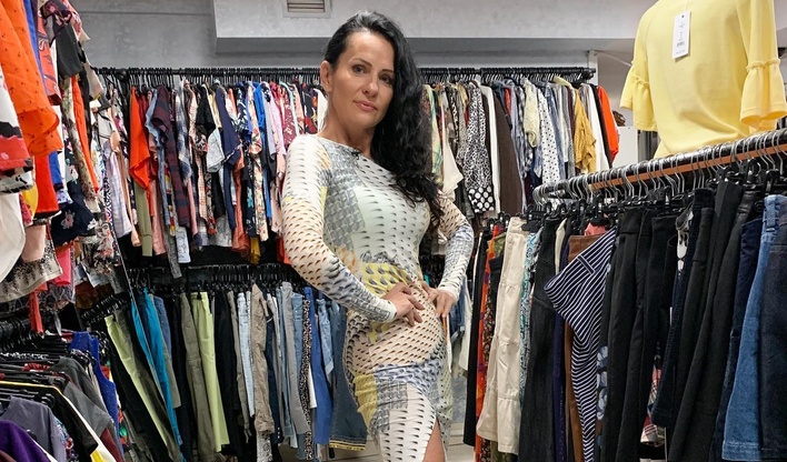 Znana wokalistka disco polo w sukience z Second Handu! Wygląda jak Królowa Balu?! 