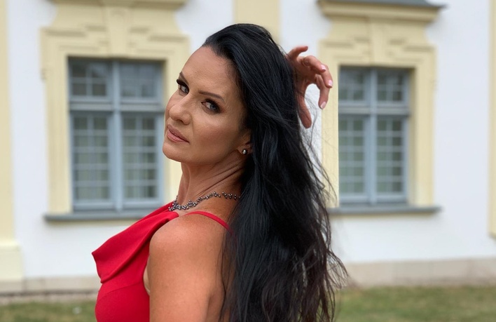 Znana wokalistka disco polo kusi w czerwieni Fani: „Królowa jest tylko jedna„ Etna kreacją pobudziła wyobraźnie fanów!
