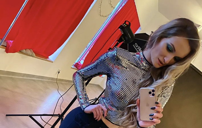 Znana wokalistka disco polo nie boi się mocnego makijażu! Te kolory to HIT! 