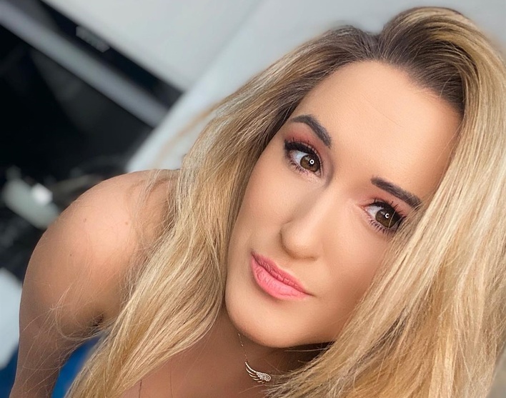 Znana wokalistka przeszła samą siebie i odważnie odsłoniła dekolt! Jesika Piętak kusi atrakcyjnym biustem. W komentarzach poruszenie! 