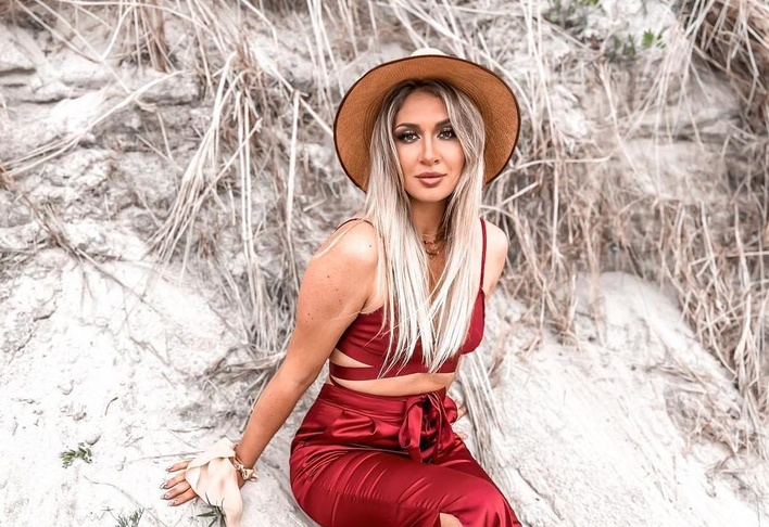 Znana wokalistka w ponętnym stroju na plaży! Tak Małgorzata Główka przypomina o nadchodzącej premierze nowości „Poczuj bicie serca„