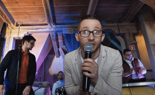 Znany duet disco polo powraca z nowym hitem?! Zakochani wniebowzięci! Klip powstał w Dąbrowicach!