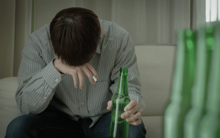 Znany influencer zmarł po wypiciu siedmiu butelek wódki
