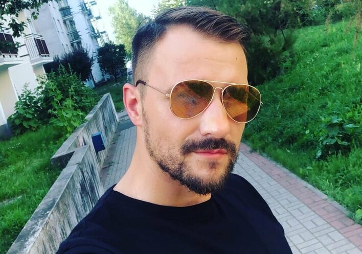 Znany prezenter telewizyjny wydał produkcję disco polo! To będzie jego złota strzała do wielkiego sukcesu? 