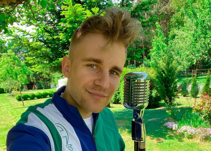 Ten wokalista zaśpiewał wielki hit Zenka Martyniuka! Brawurowe wykonanie zachwyciło internautów! To jest prawdziwy hit! 