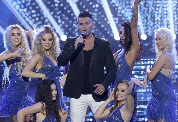 Znany producent muzyczny odświeżył nowy kawałek zespołu Extazy i Kamila Kossakowskiego! To nowa jakość disco polo?! 