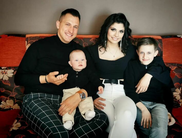 „Aż miło popatrzeć„ Przemek Budka Eratox odpoczywa z rodziną! Znany wokalista disco polo opublikował zdjęcia z żoną i dziećmi!