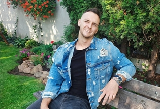 Znany wokalista disco polo w Azji! Gwiazdor wziął kąpiel ze słoniami! Mamy nagranie z wyjazdu! 