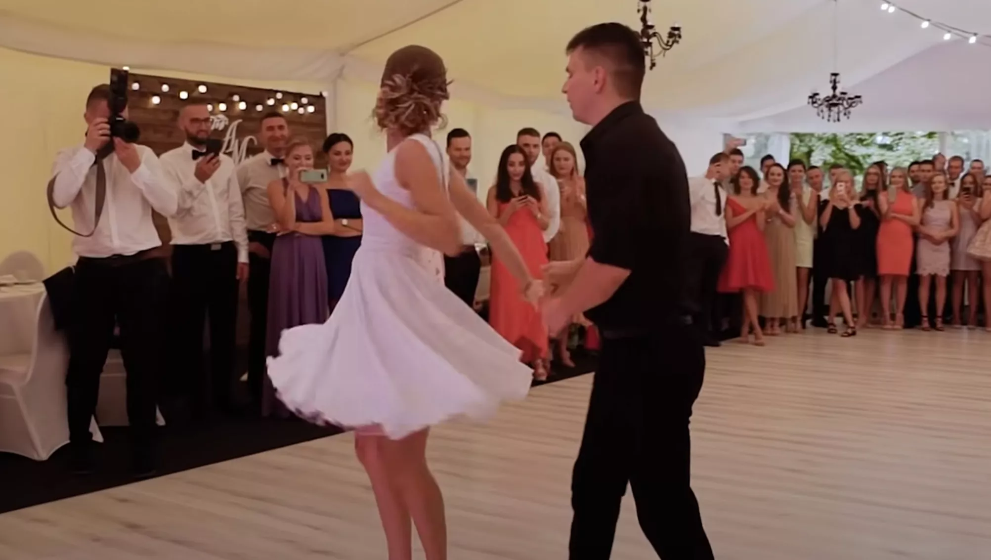 Zobacz, jak ta polska para ZDOBYŁA INTERNET swoim pierwszym tańcem! 21 MILIONÓW ludzi nie mogło się mylić!