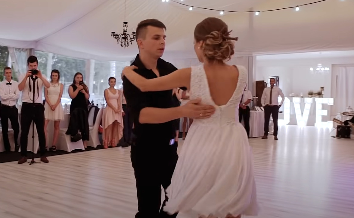 Zobacz, jak ten polski taniec weselny PRZEKROCZYŁ 21 MILIONÓW wyświetleń! Hollywood w Polsce?