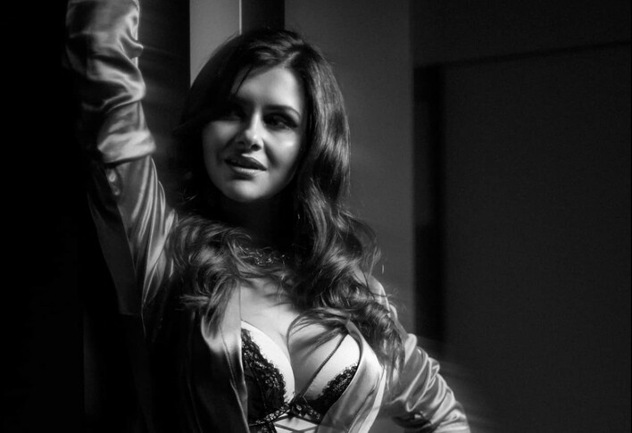 Zobacz przedpremierę od Iness - Gorący bit! Jest zmysłowo i namiętnie! Ponętna gwiazda disco polo w wannie!