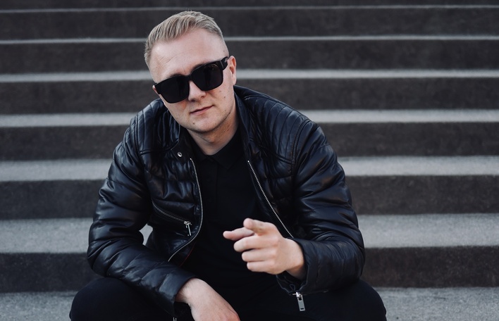 Zobacz przedpremierę! Szymon Jankowski z nowym numerem ”Sen”! Fani disco polo z lat 90. będą w siódmym niebie