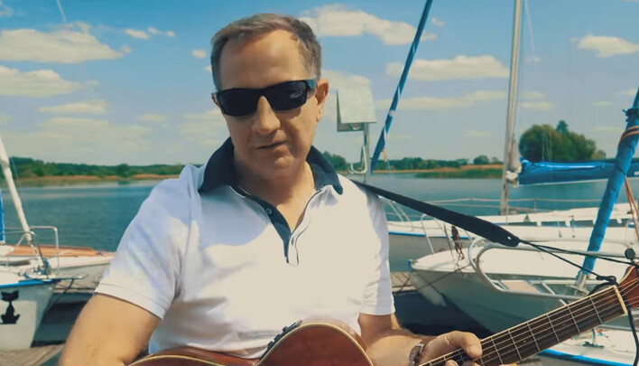 Zobacz przedpremierowo nowość od Bogdana Borowskiego pt. „Czy pamiętasz miła„! To powrót do czasów zespołu Milano?!