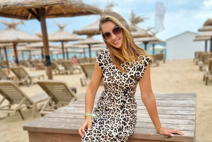 Żona gwiazdy disco polo zachwyca na urlopie! Karolina Rosińska olśniewa fanów urodą

