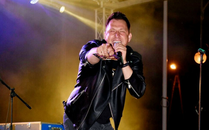 Zrobił to jak nikt wcześniej! Przemek Budka z zespołu Eratox i jego wersja ”Niecierpliwi” Andrzeja Piasecznego zachwyca internet

