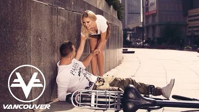 VANCOUVER - Co za dziewczyna