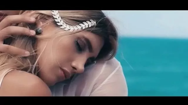 Bayer Full - Pusta plaża