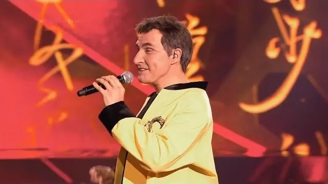 Antek Smykiewicz jako Sławomir Świerzyński z Bayer Full - Twoja Twarz Brzmi Znajomo