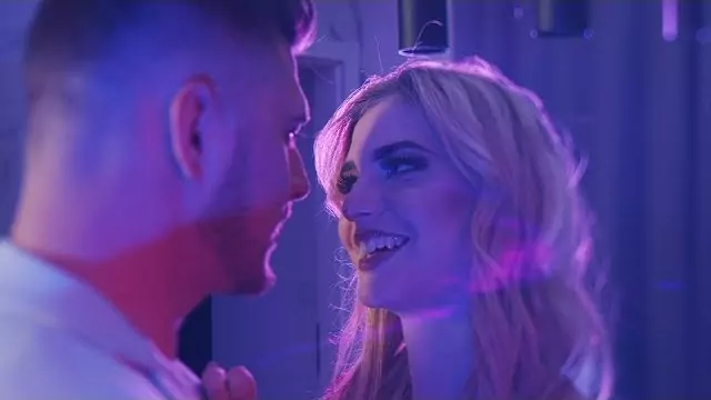 Brexit Boys - Piękna Nieznajoma