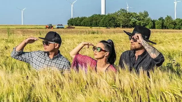 Daj To Głośniej - Kochaj mnie