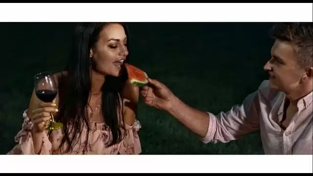 JAKUB SARNA - ONA JEST JAK LAWA