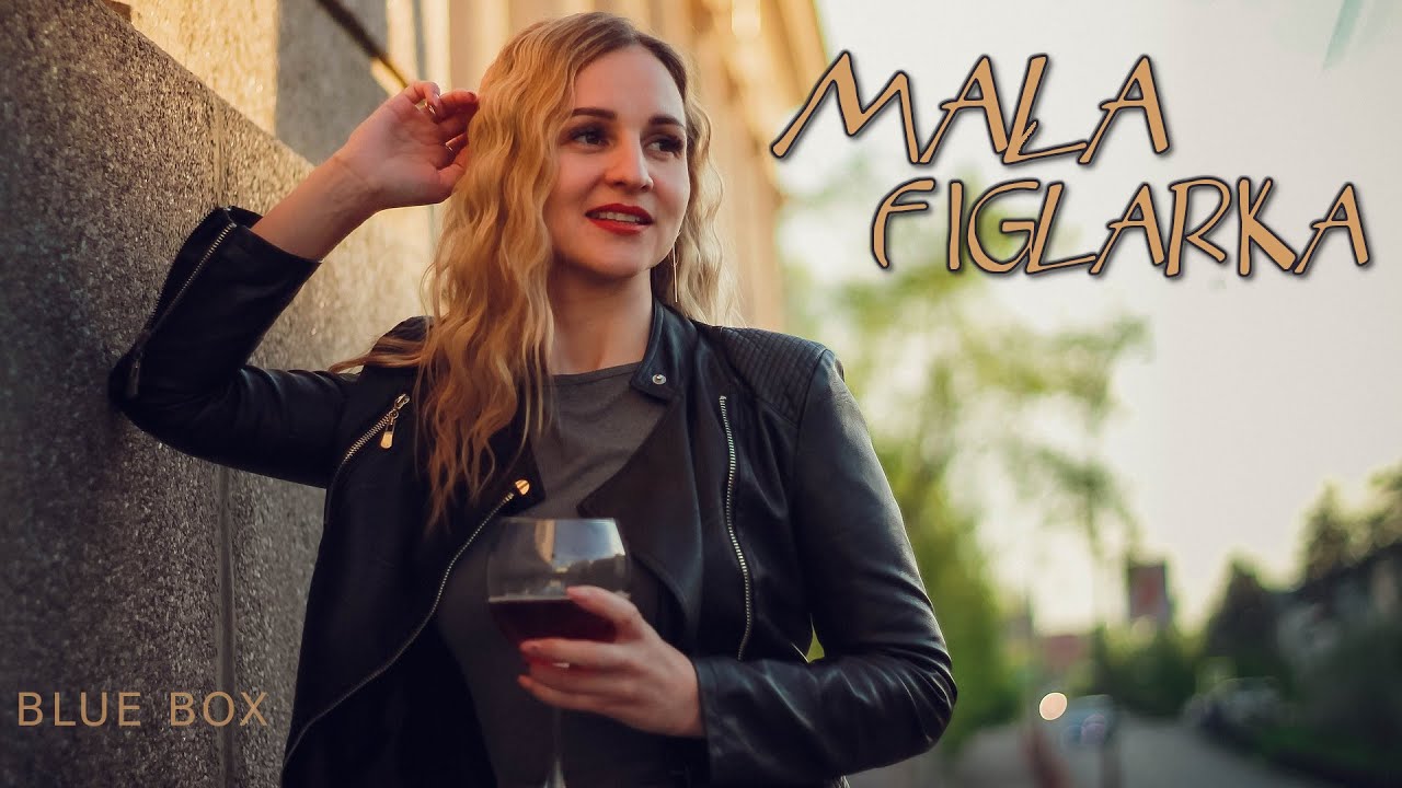 BLUE BOX - Mała figlarka
