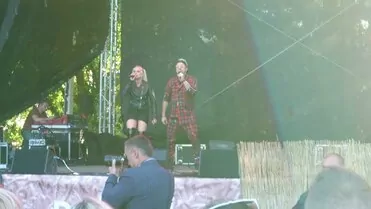 Boys & Elżbieta Kliś - Wstawaj i walcz