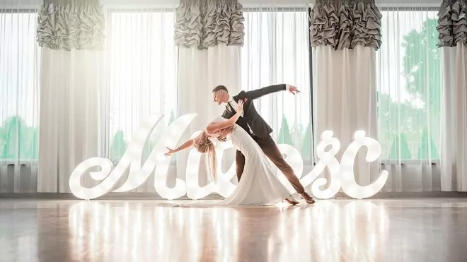 Denis ft Jola Ogryzek - Pierwszy Taniec (na Wesele)