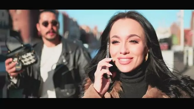 Jumper - Kochaj Mnie