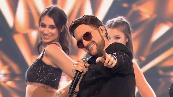 Klara Williams jako Karol Zawrotniak - Twoja Twarz Brzmi Znajomo