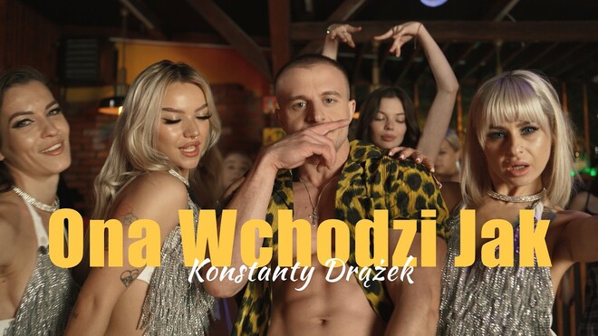 Konstanty Drążek - ONA WCHODZI JAK