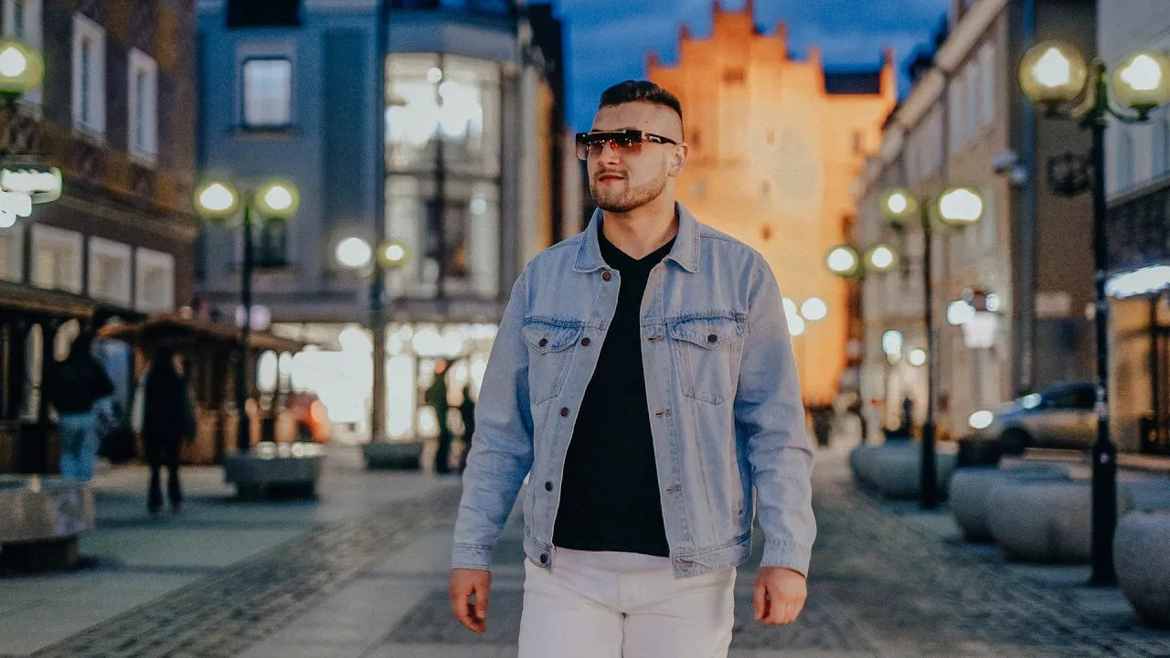 Krzysztof Stryjewski - Ona tańczy ja wariuję