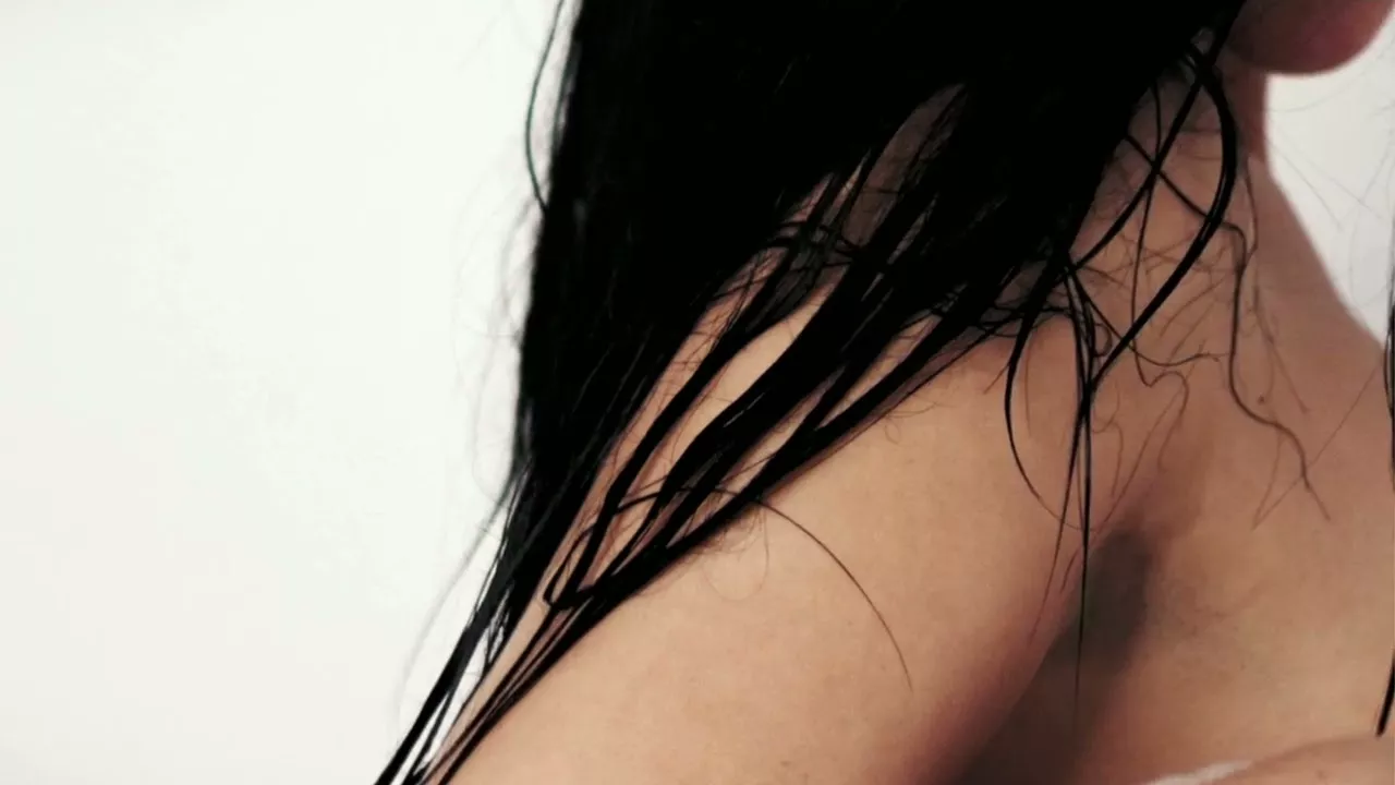 NEVER - CZERWONE STRINGI