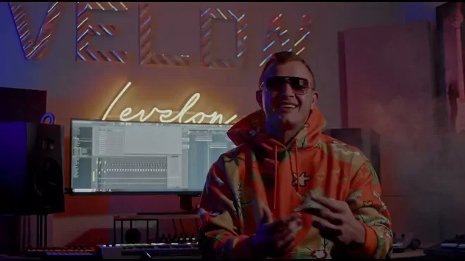 Piękni i Młodzi Dawid Narożny - Szary dres