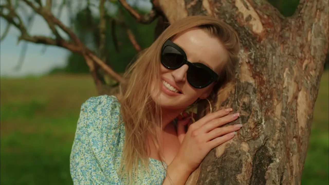 SAMI SWOI - OCZY W KOLORZE LAZUROWYM