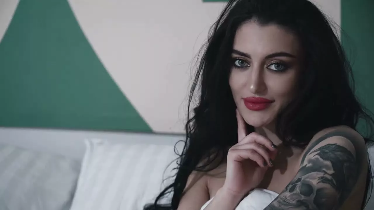 SHOVEL - NIEBO PATRZY NA NIĄ