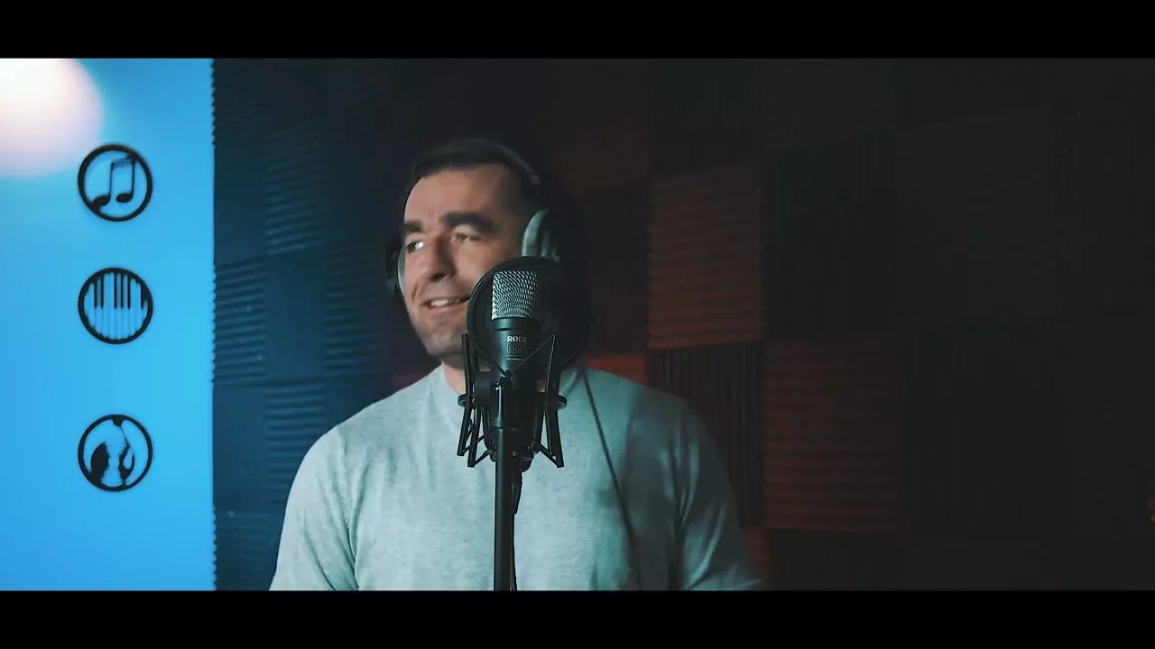 Singers cover Mister Dex Motyle