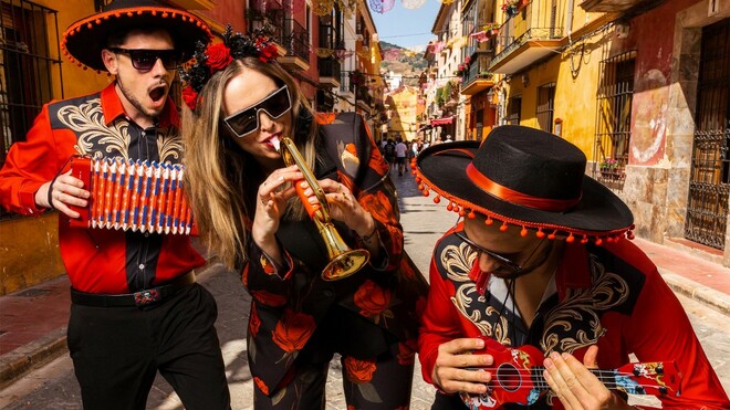 Świr i Królowa - ŻYCIE JAK W MADRYCIE