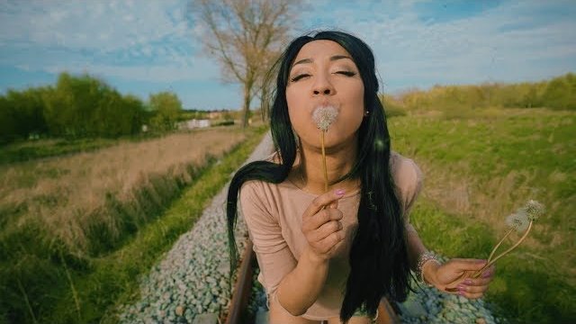 FANATIC - Moja barmanka