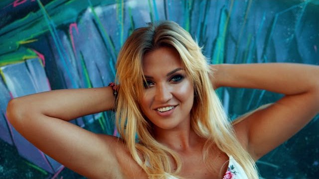 Y.A.N.K.E.S - TAK TO ONA