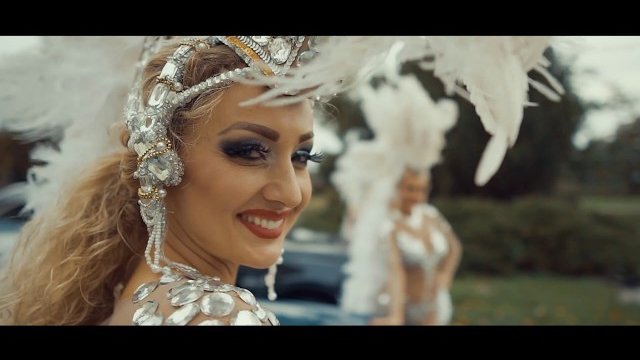 Bayer Full i Boys - Szalona blondynka