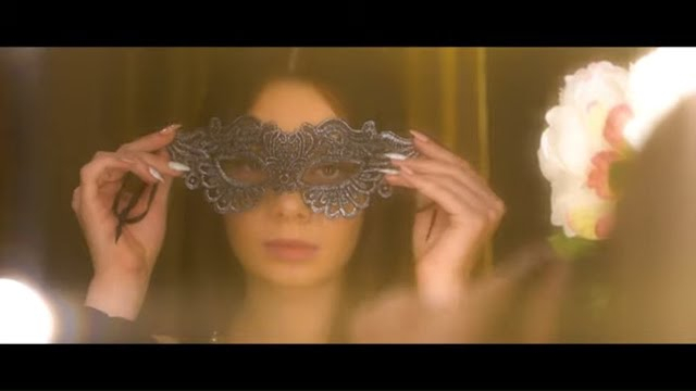 WPADA W UCHO - Miłość